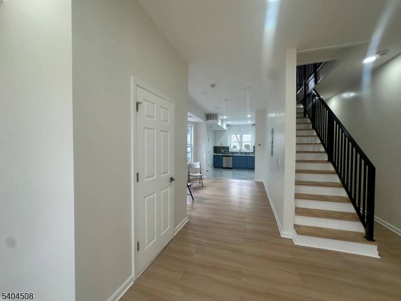 Newark City, NJ 07106,13 Vermont Ave #2