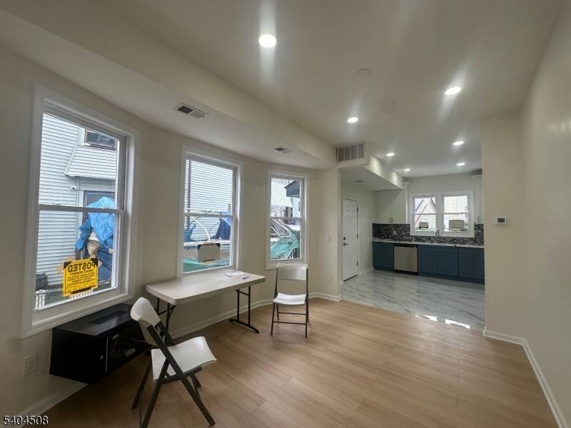 Newark City, NJ 07106,13 Vermont Ave #2