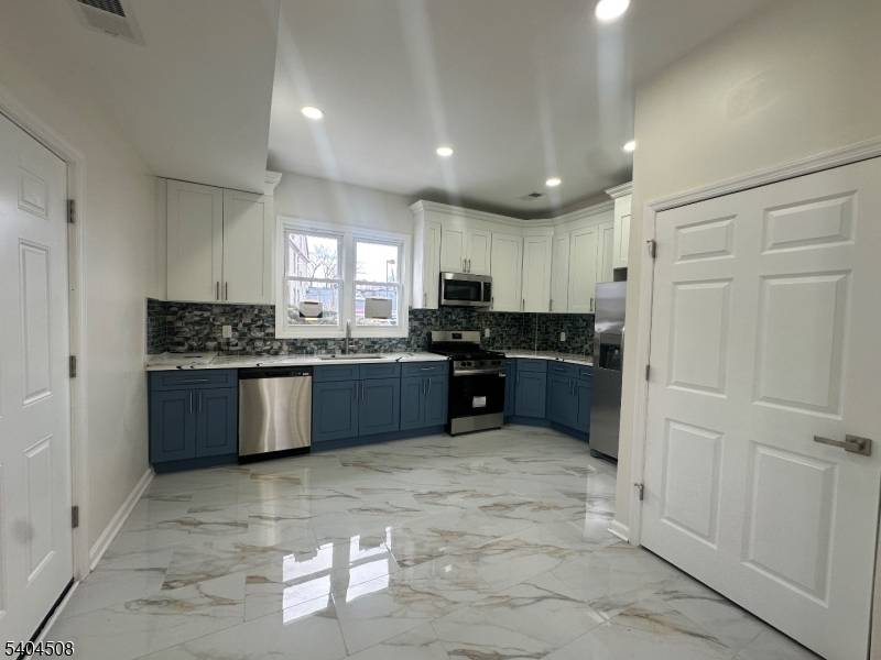 Newark City, NJ 07106,13 Vermont Ave #2