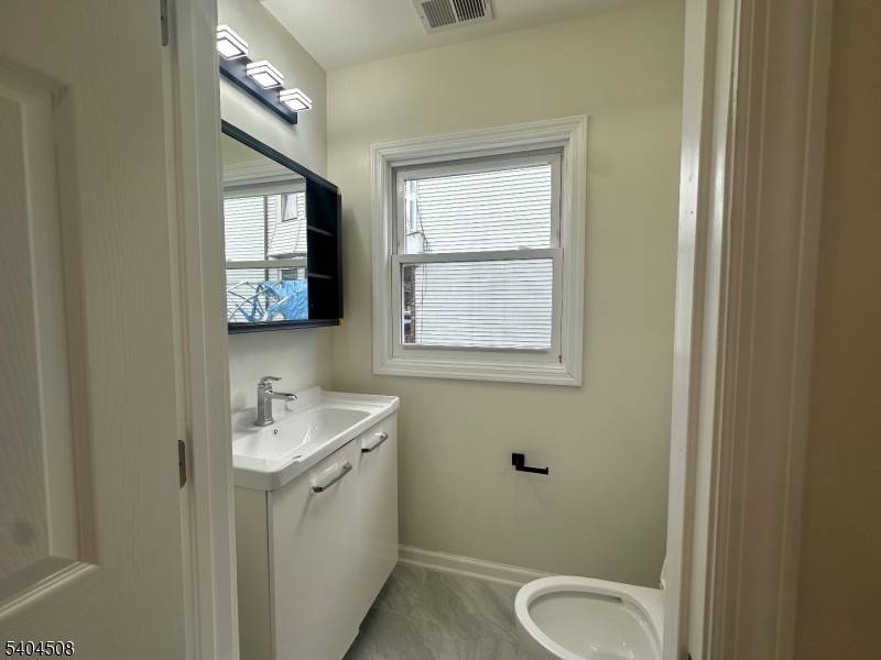 Newark City, NJ 07106,13 Vermont Ave #2