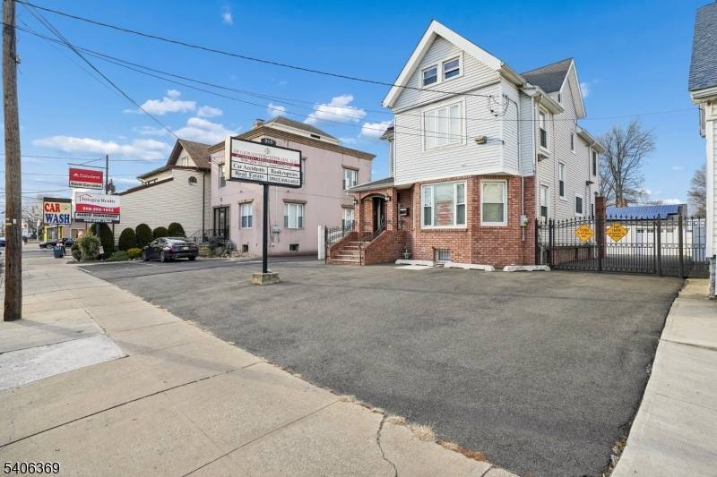 Elizabeth City, NJ 07202,313 17 Rahway Ave