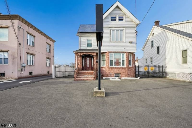 Elizabeth City, NJ 07202,313 17 Rahway Ave