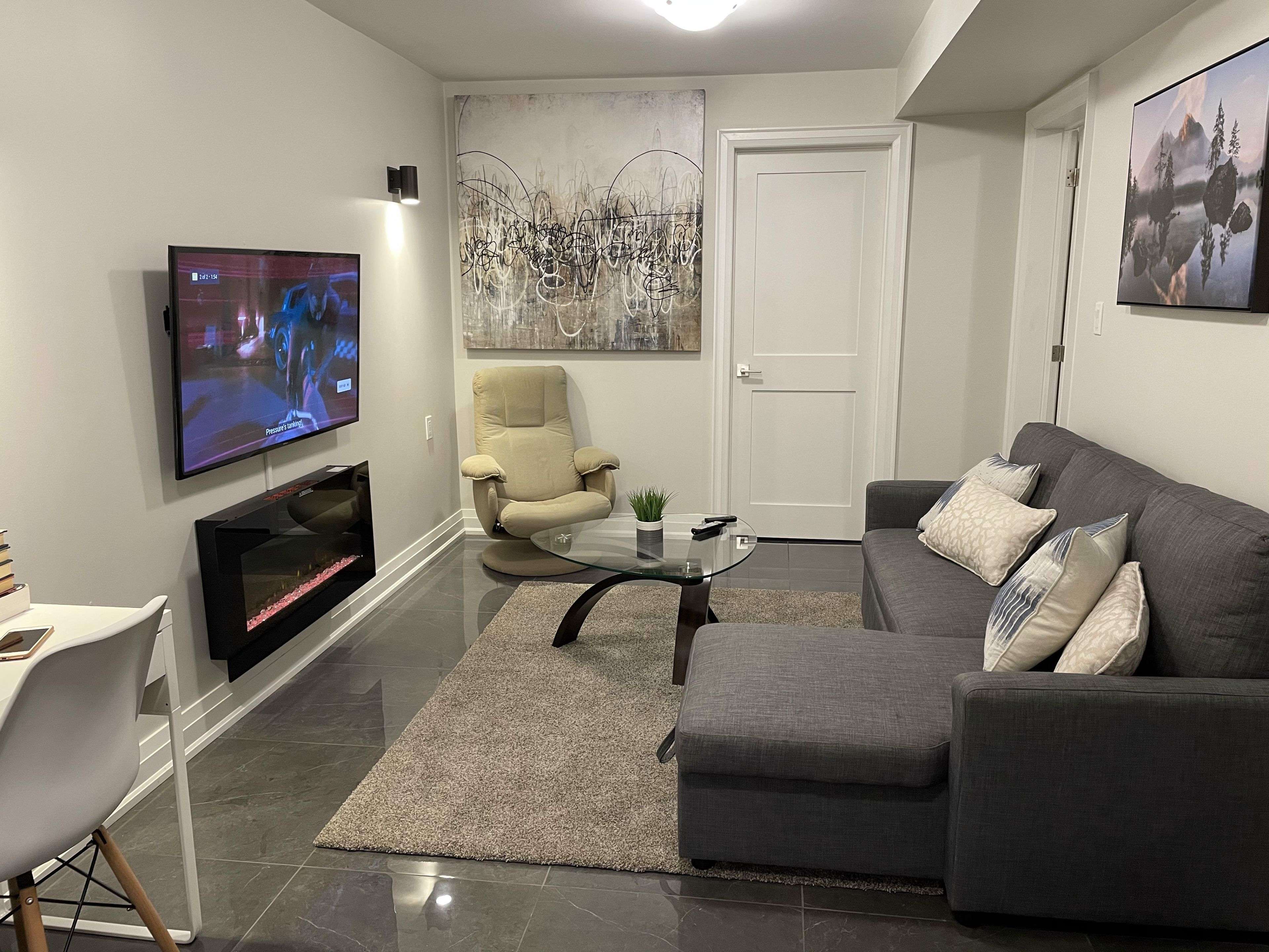 Toronto C01, ON M6J 2T2,41 Beatrice ST #BSMT