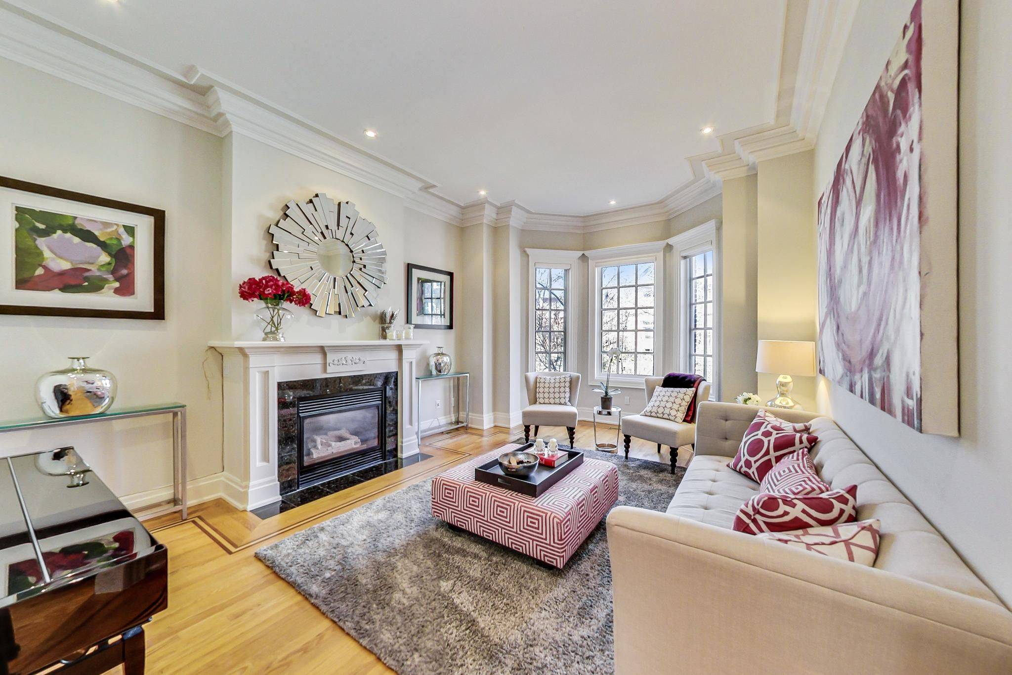 Toronto C02, ON M4V 1H6,21 Farnham AVE