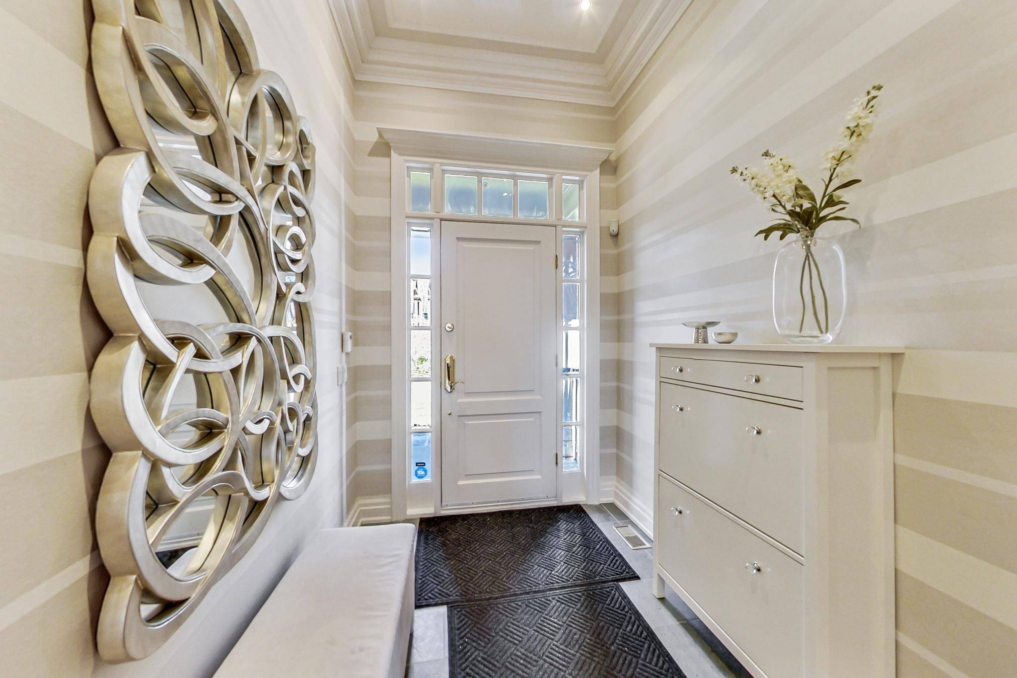 Toronto C02, ON M4V 1H6,21 Farnham AVE