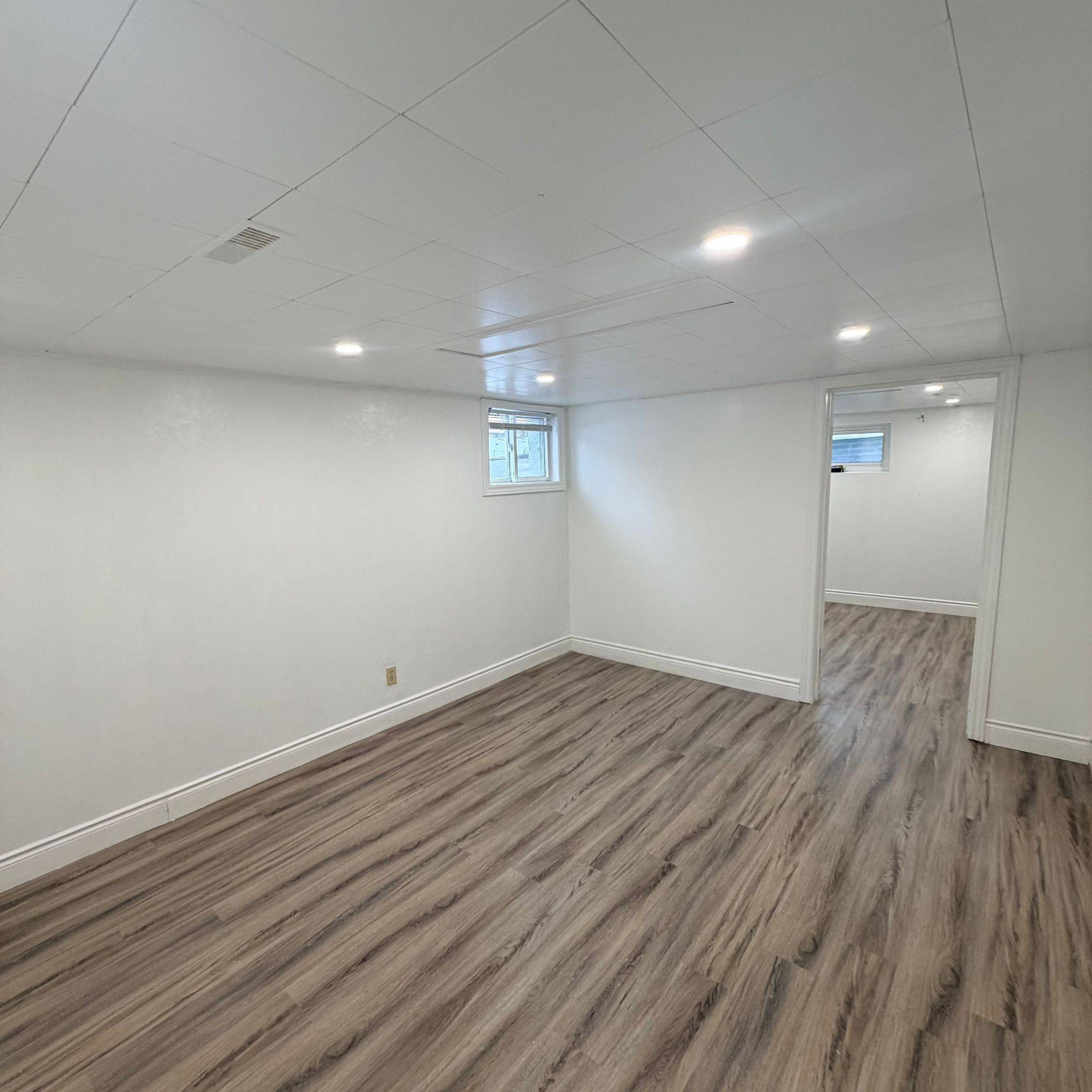 Oshawa, ON L1H 6Y9,9 Keewatin ST S