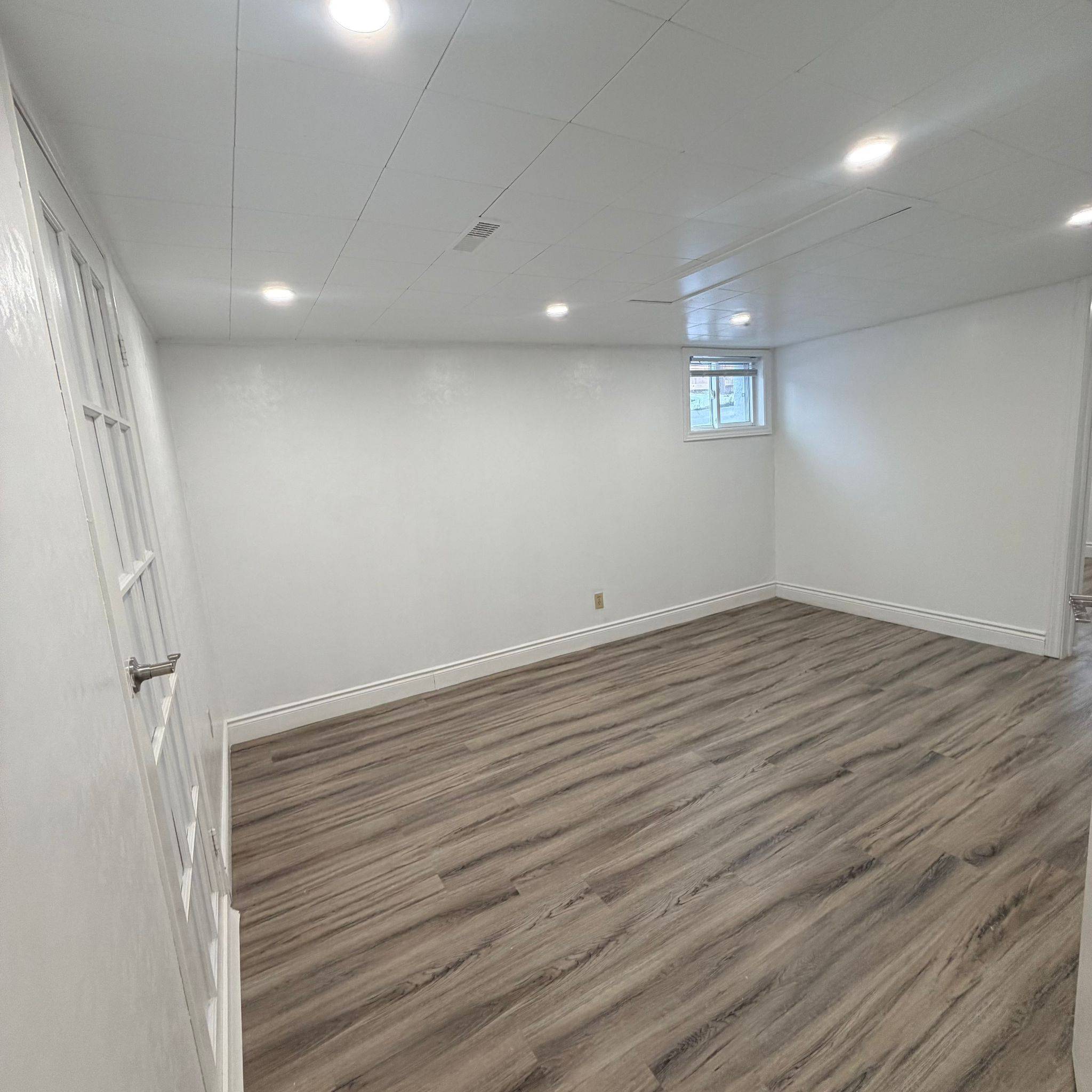 Oshawa, ON L1H 6Y9,9 Keewatin ST S