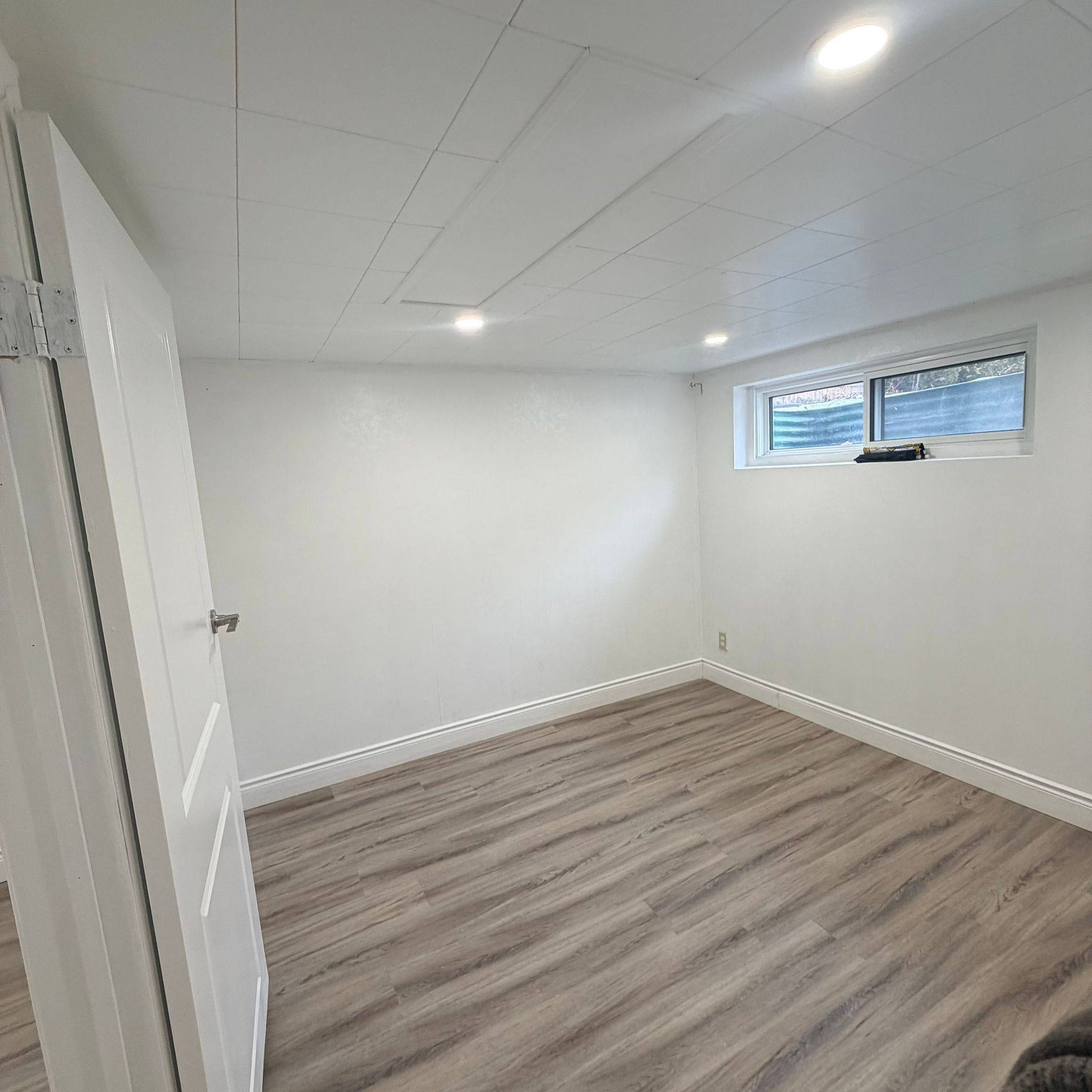 Oshawa, ON L1H 6Y9,9 Keewatin ST S