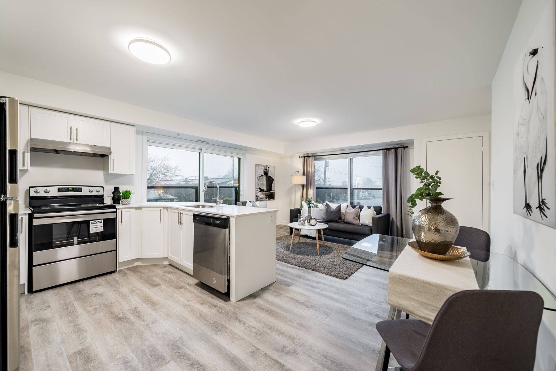 Oshawa, ON L1G 4W4,976 Simcoe ST N #612