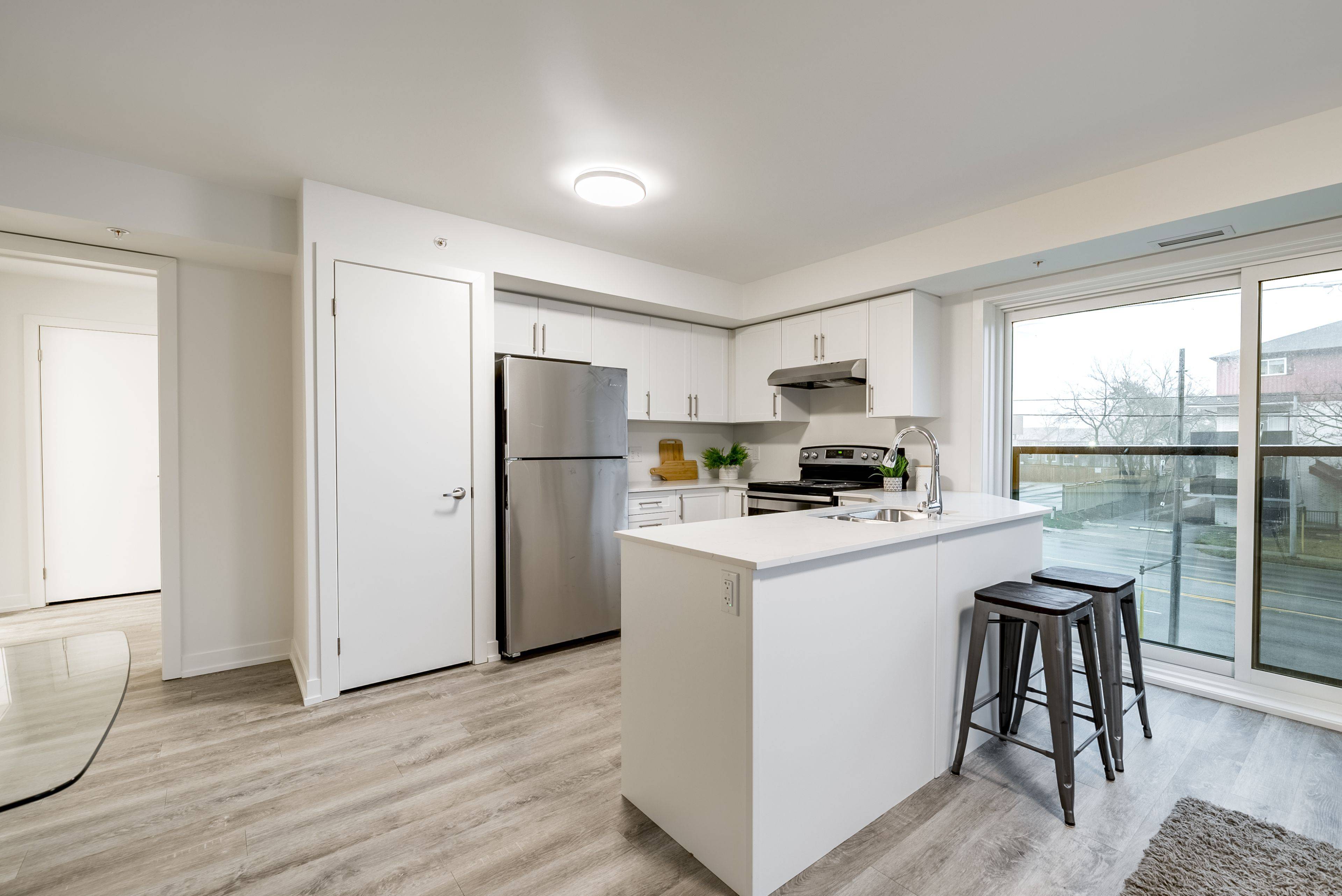 Oshawa, ON L1G 4W4,976 Simcoe ST N #612