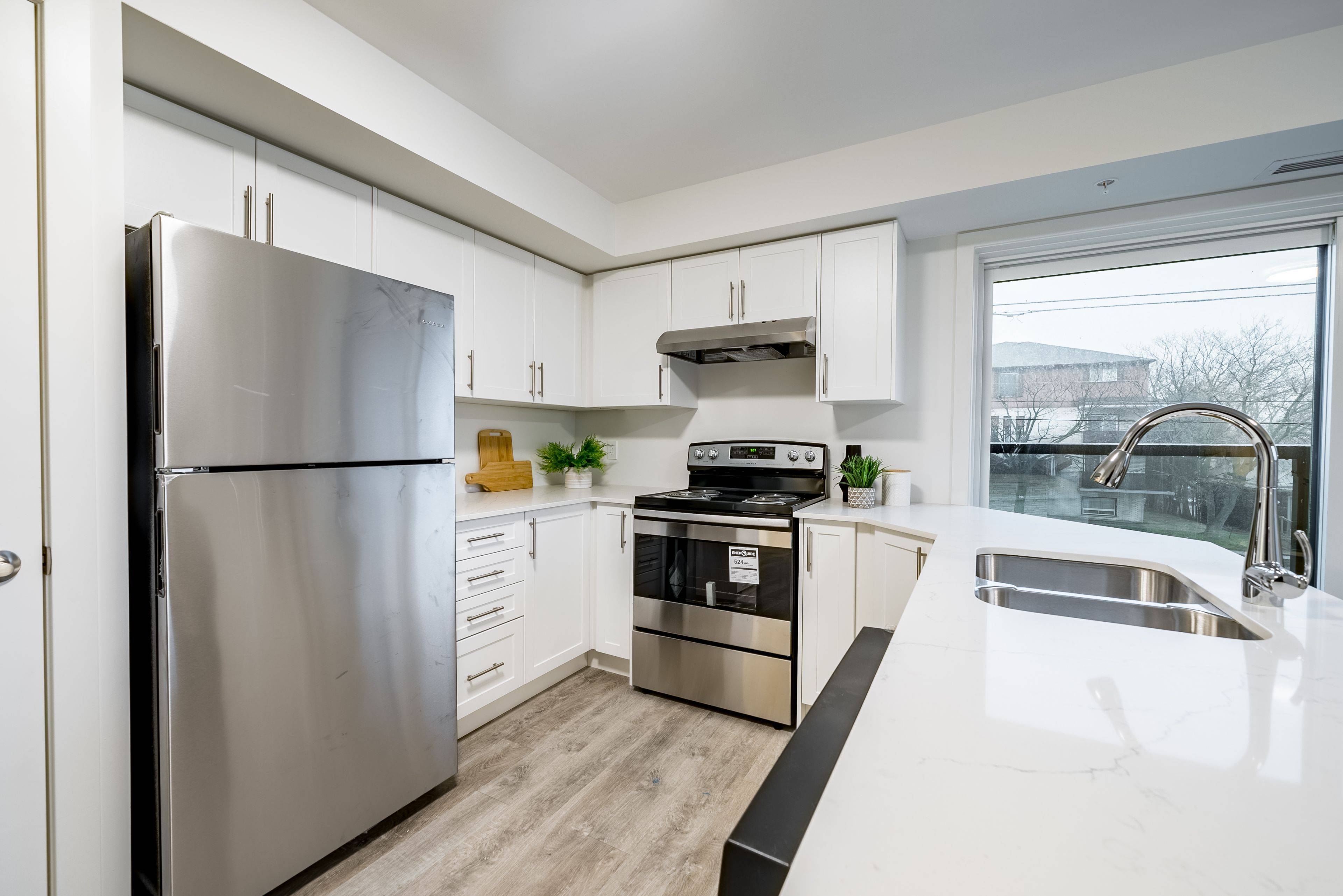 Oshawa, ON L1G 4W4,976 Simcoe ST N #612