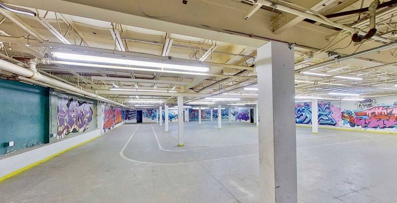 Oshawa, ON L1H 1A3,16 King ST W #Lower