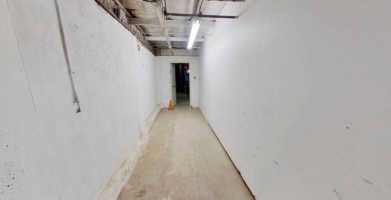 Oshawa, ON L1H 1A3,16 King ST W #Lower