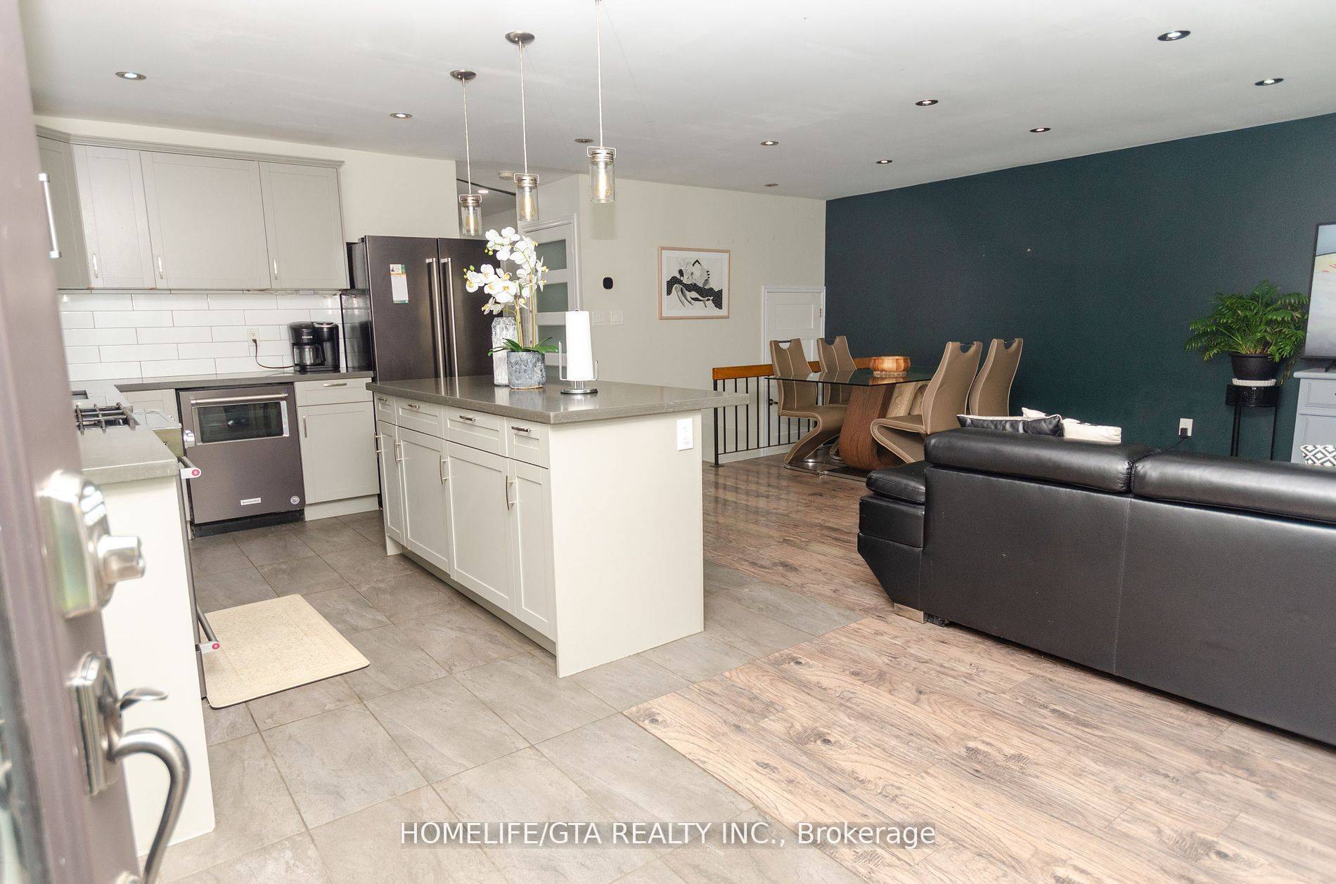 Whitby, ON L1N 5M2,66 Calais ST #Main