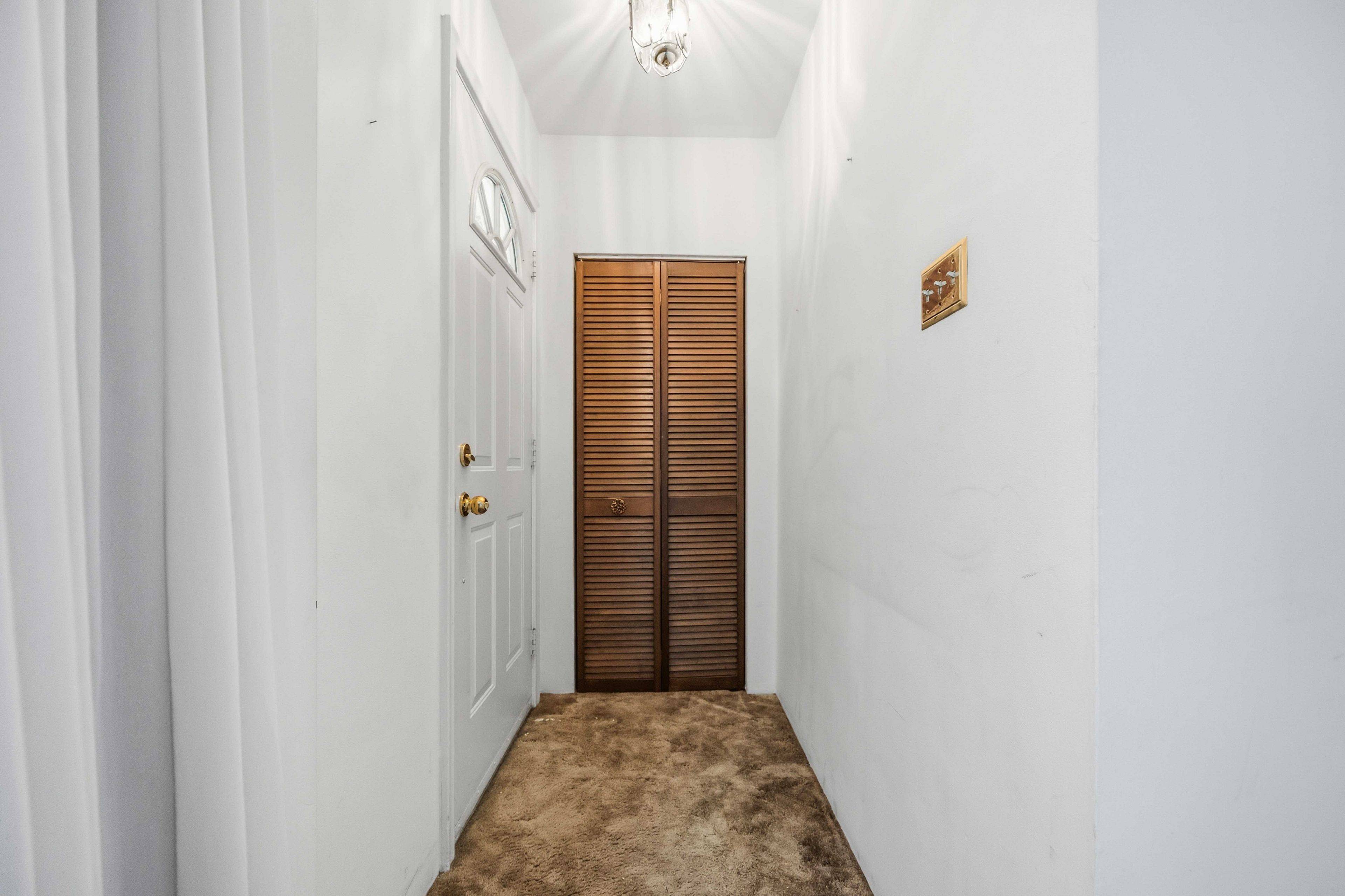 Toronto E04, ON M1P 1R8,9 Bergen RD