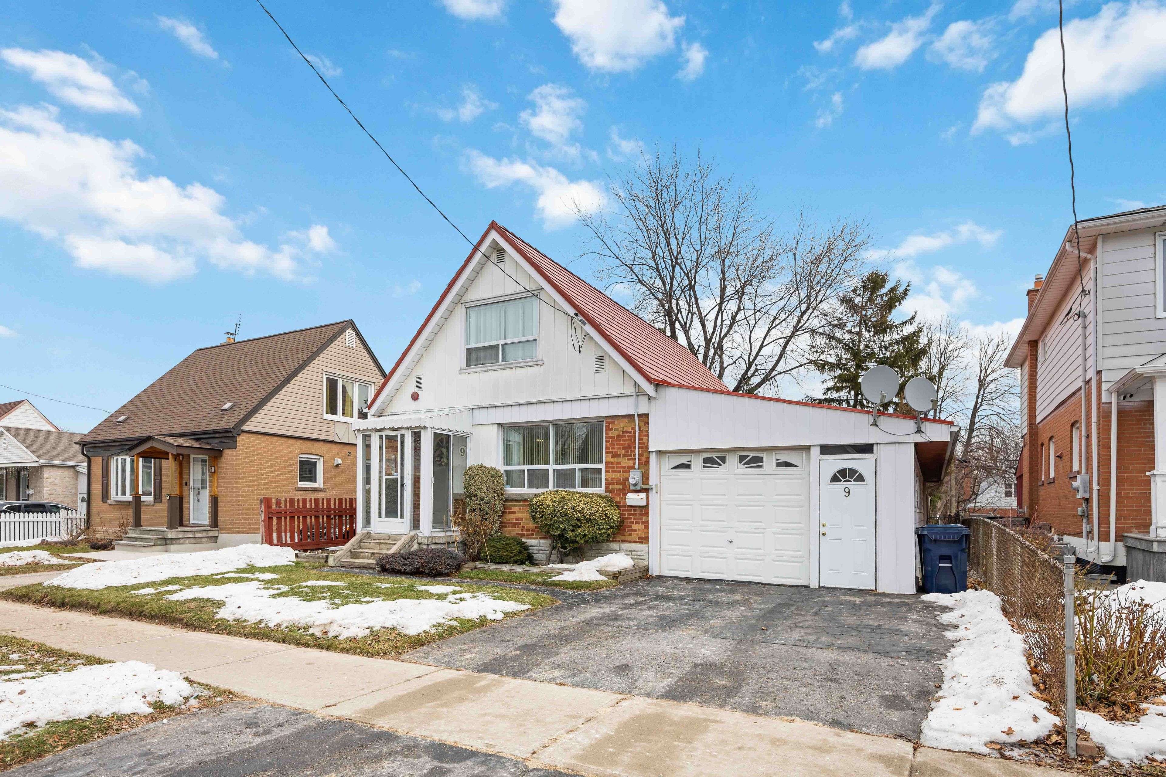 Toronto E04, ON M1P 1R8,9 Bergen RD