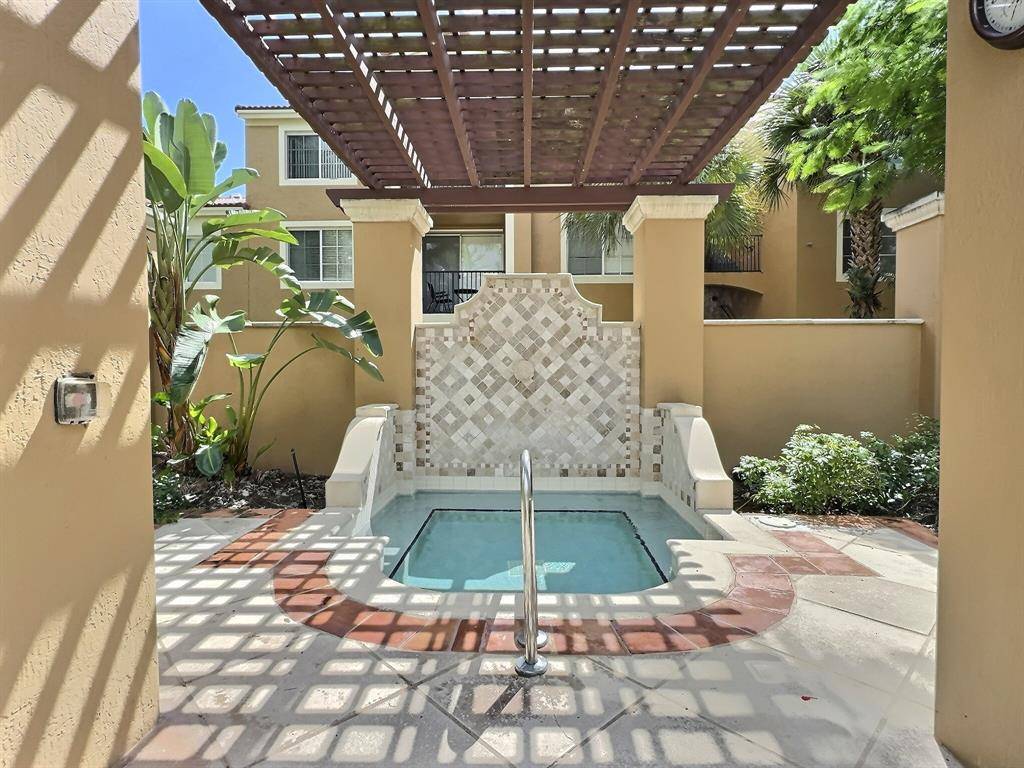 Tamarac, FL 33321,7940 N Nob Hill Rd #108