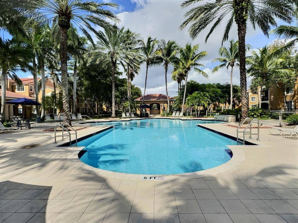 Tamarac, FL 33321,7940 N Nob Hill Rd #108