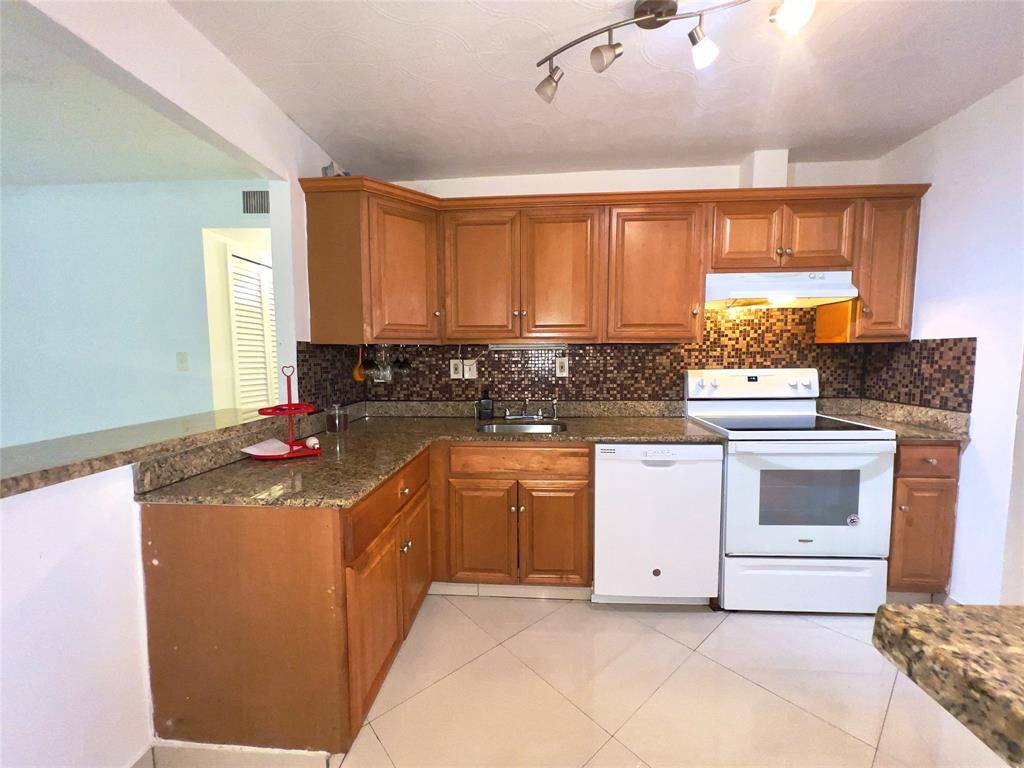 Deerfield Beach, FL 33064,1021 NW 45th Street #4