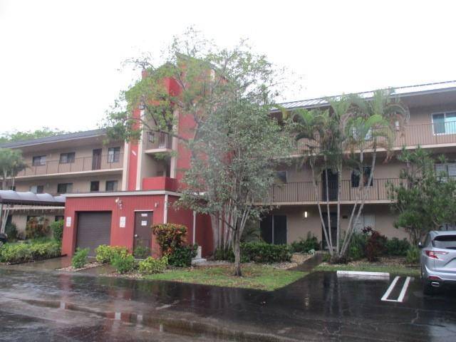 Pompano Beach, FL 33069,2214 S Cypress Bend Dr #105