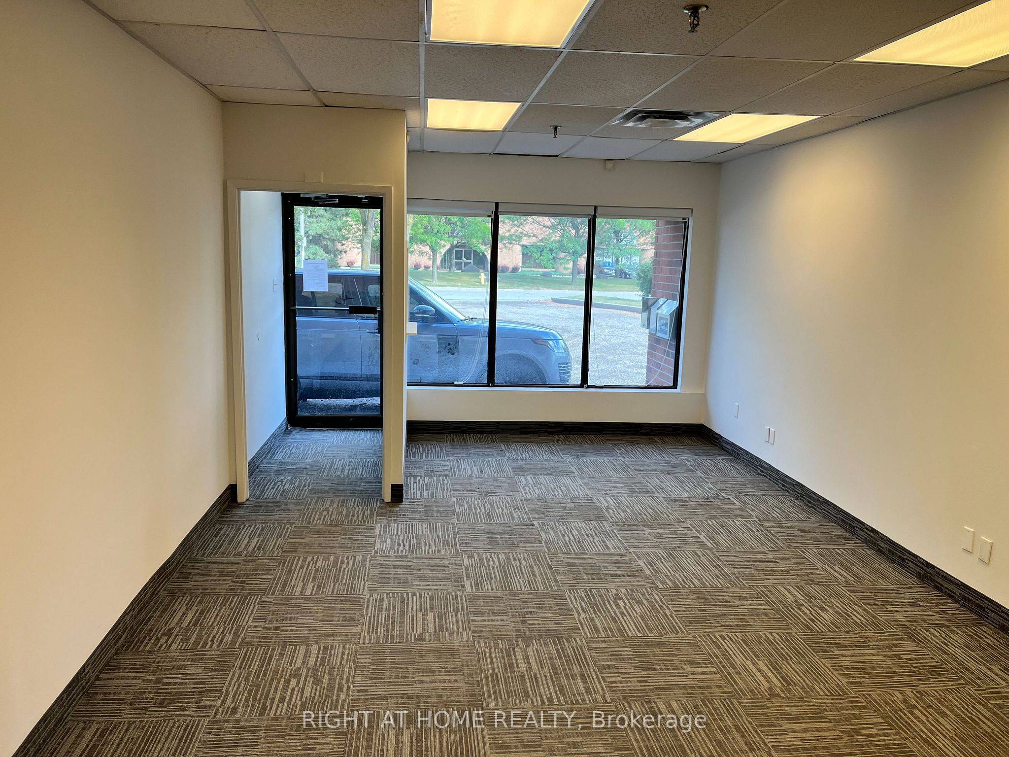 Markham, ON L3R 3J7,251 Amber ST #6