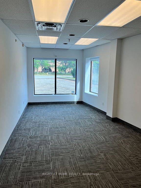 Markham, ON L3R 3J7,251 Amber ST #6