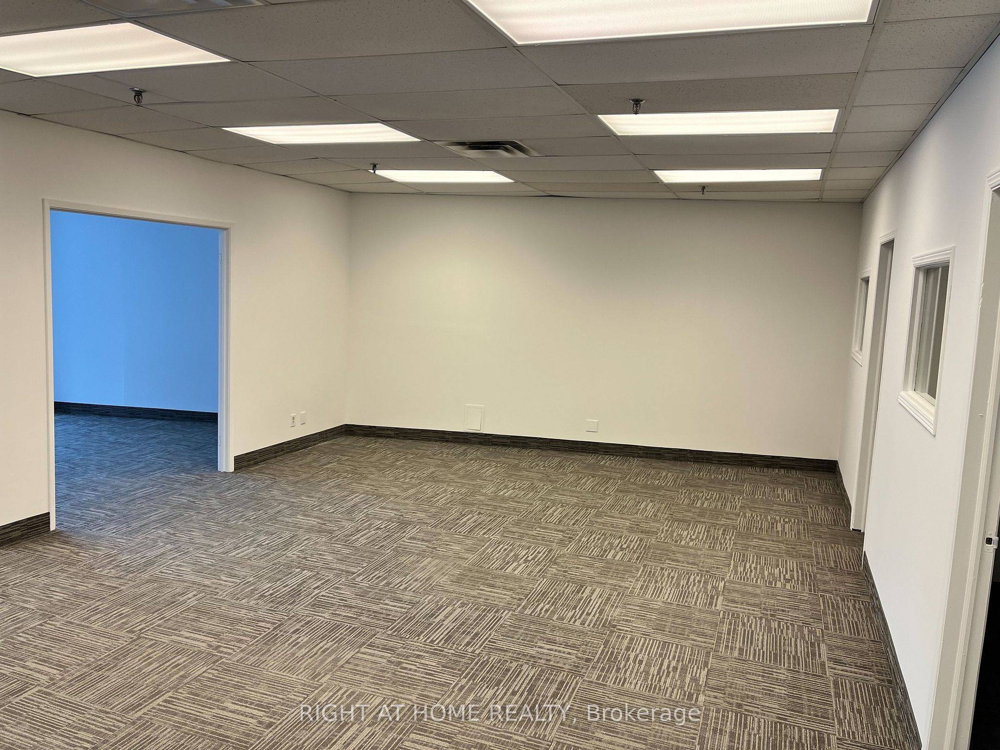 Markham, ON L3R 3J7,251 Amber ST #6