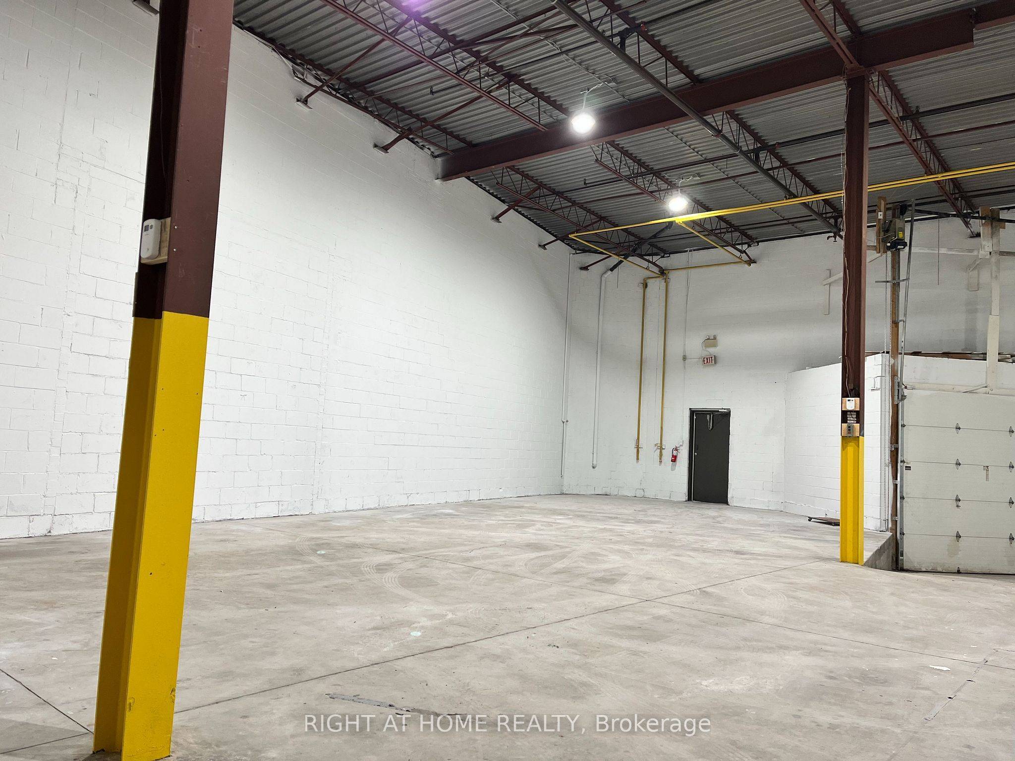 Markham, ON L3R 3J7,251 Amber ST #6