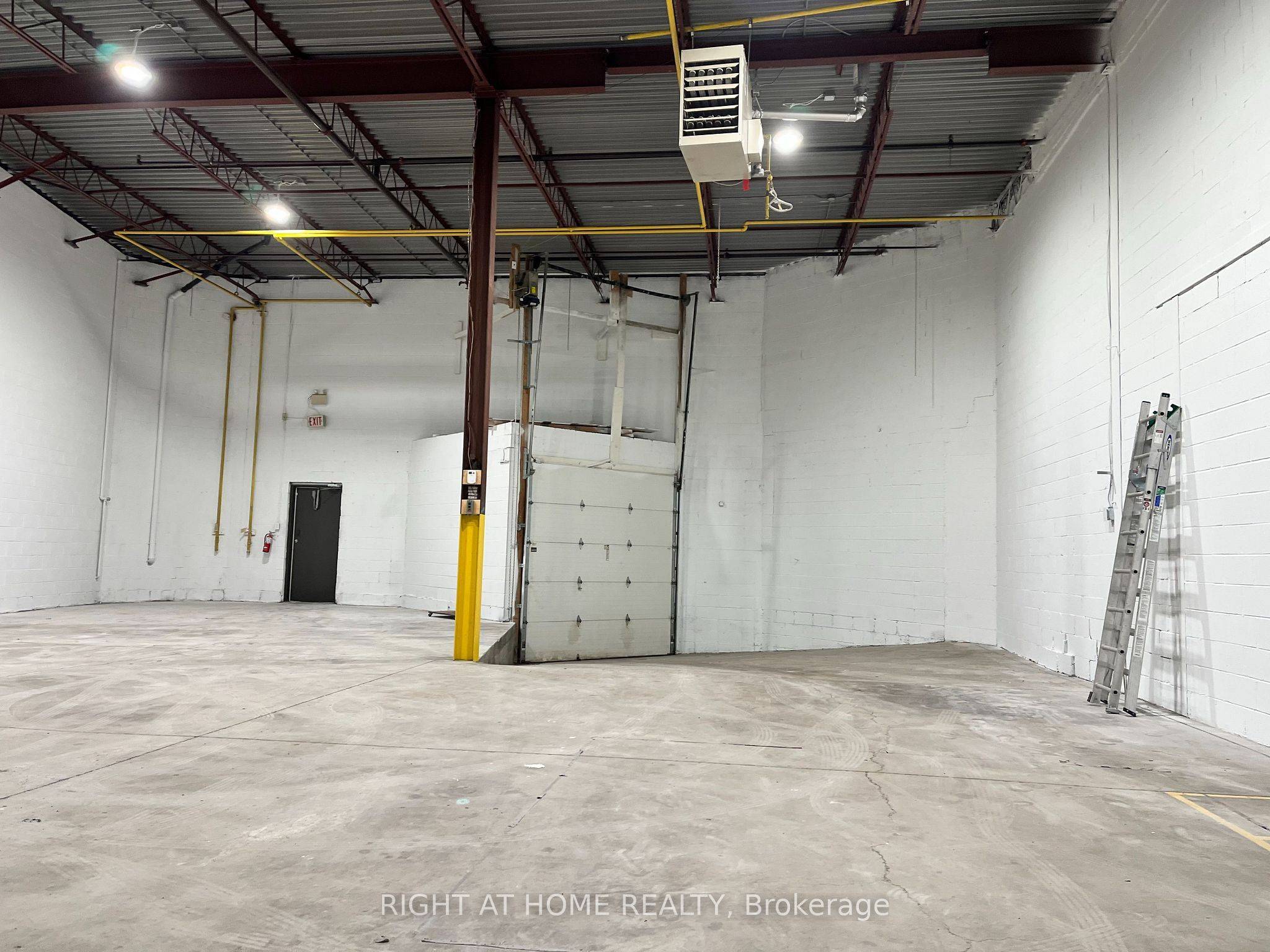 Markham, ON L3R 3J7,251 Amber ST #6