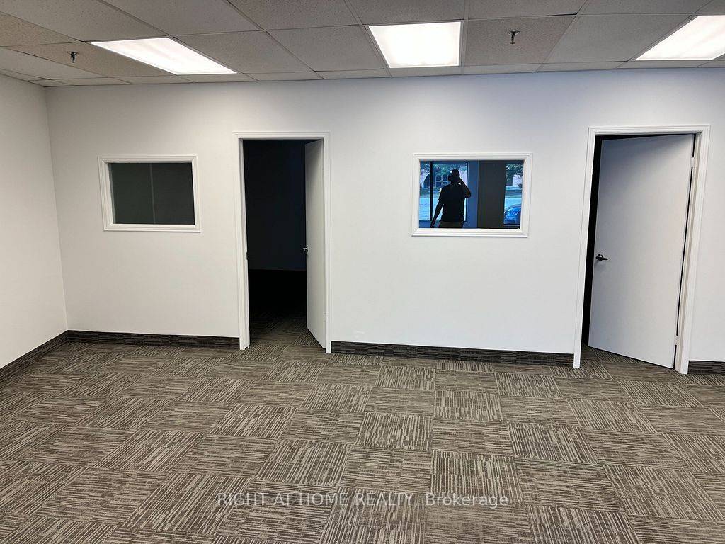 Markham, ON L3R 3J7,251 Amber ST #6