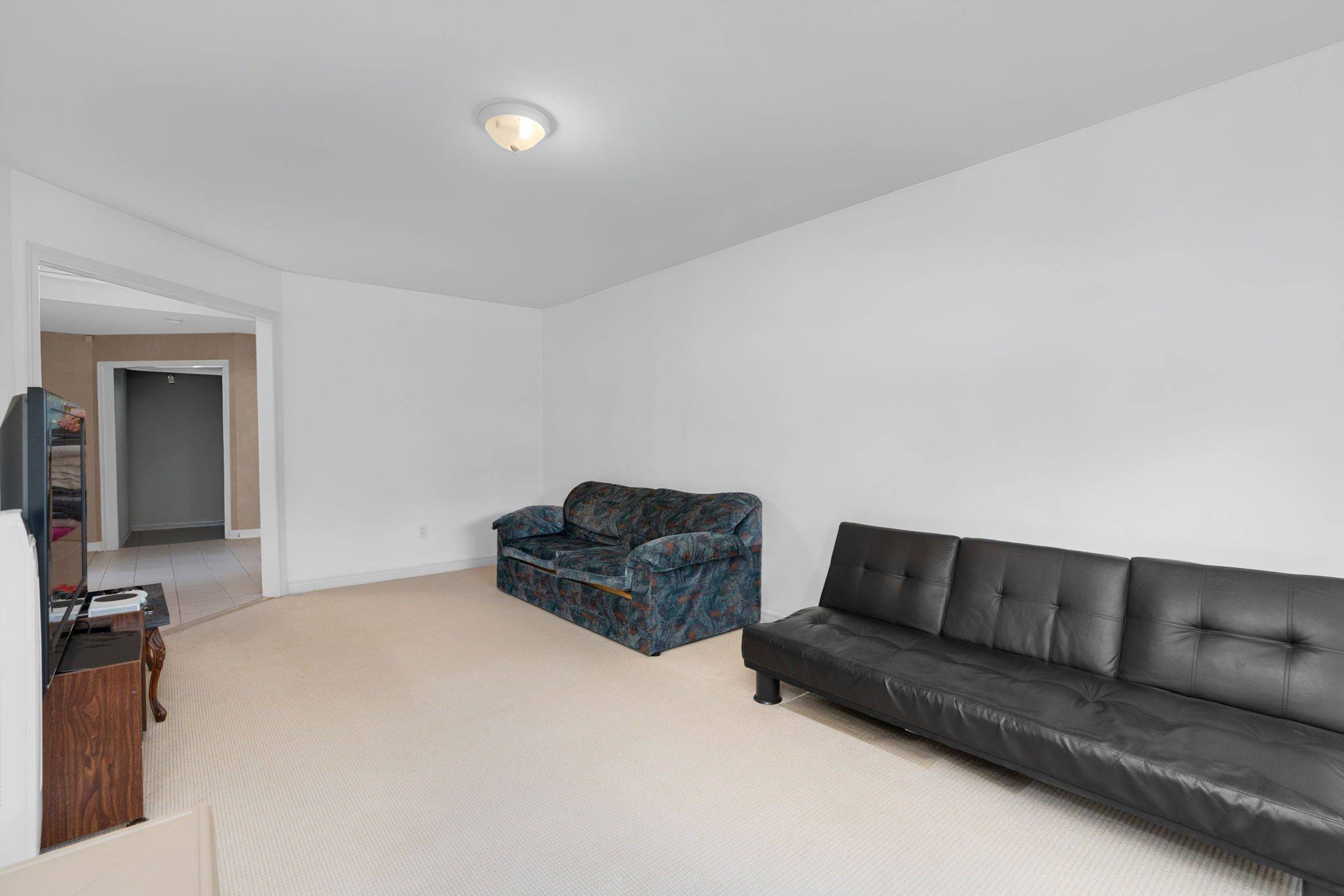 Barrie, ON L4N 7P4,82 Bishop DR