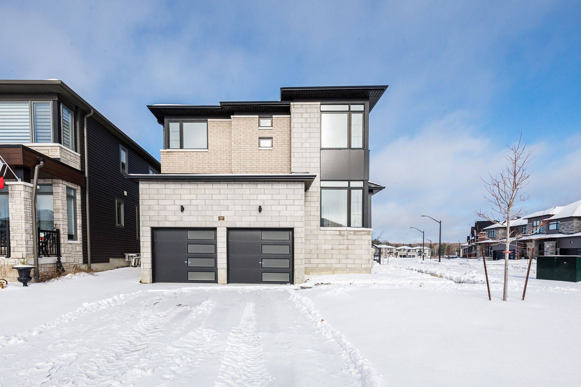 Wasaga Beach, ON L9Z 0N1,187 Roseanne CIR