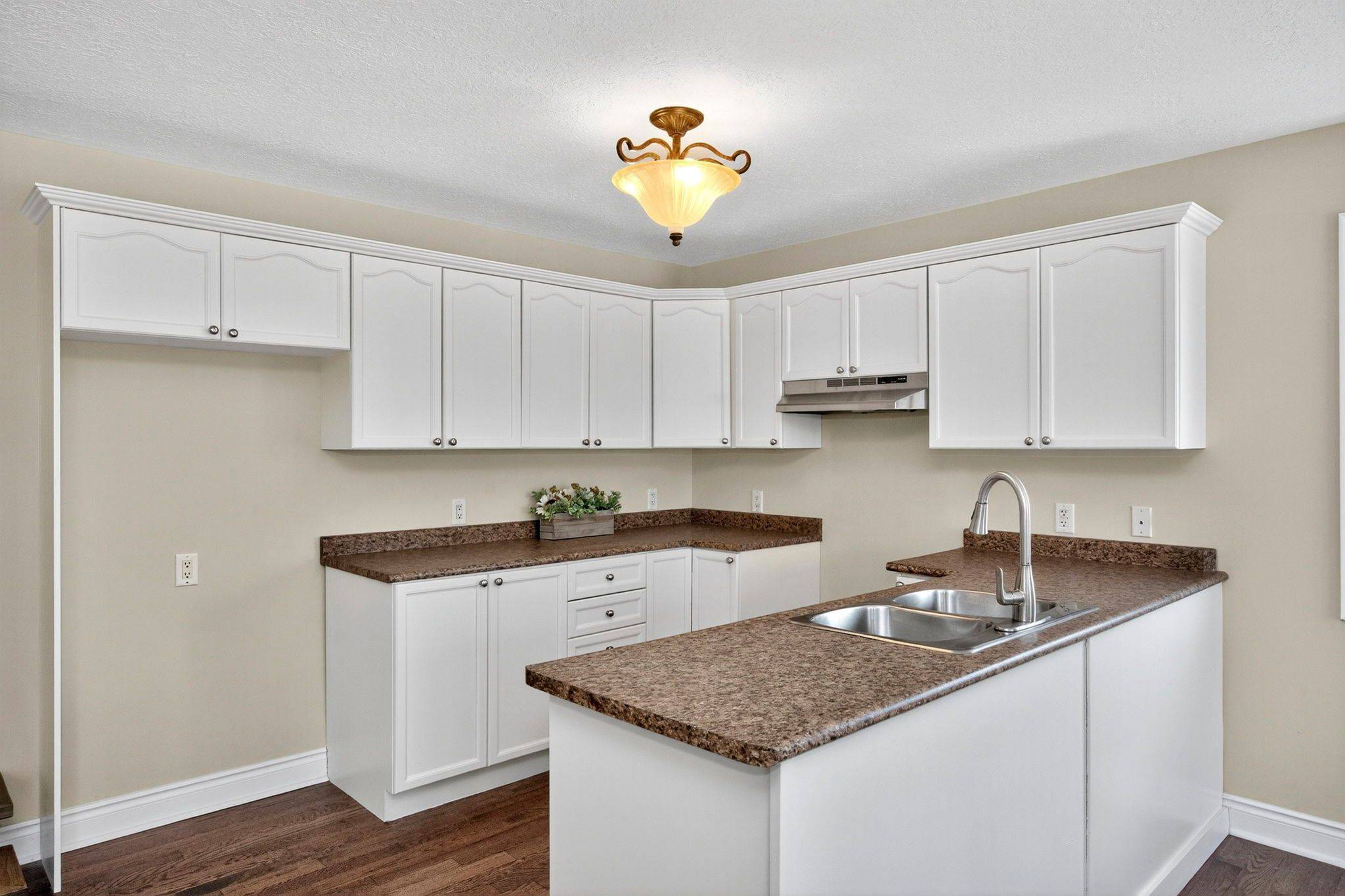 Midland, ON L4R 2V6,423 Irwin ST