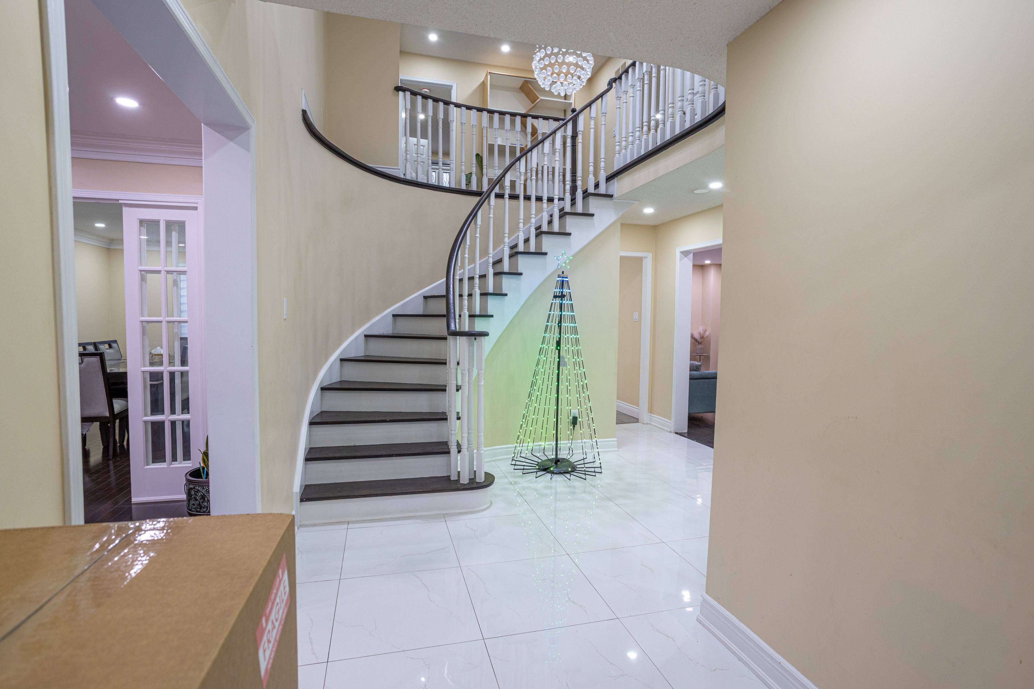 Mississauga, ON L5M 4J9,2686 Ambercroft TRL #Upper