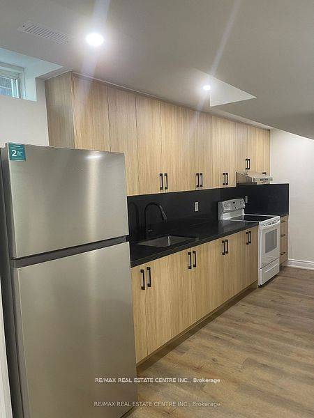 Brampton, ON L7A 3M3,15 Mendoza DR #Basement