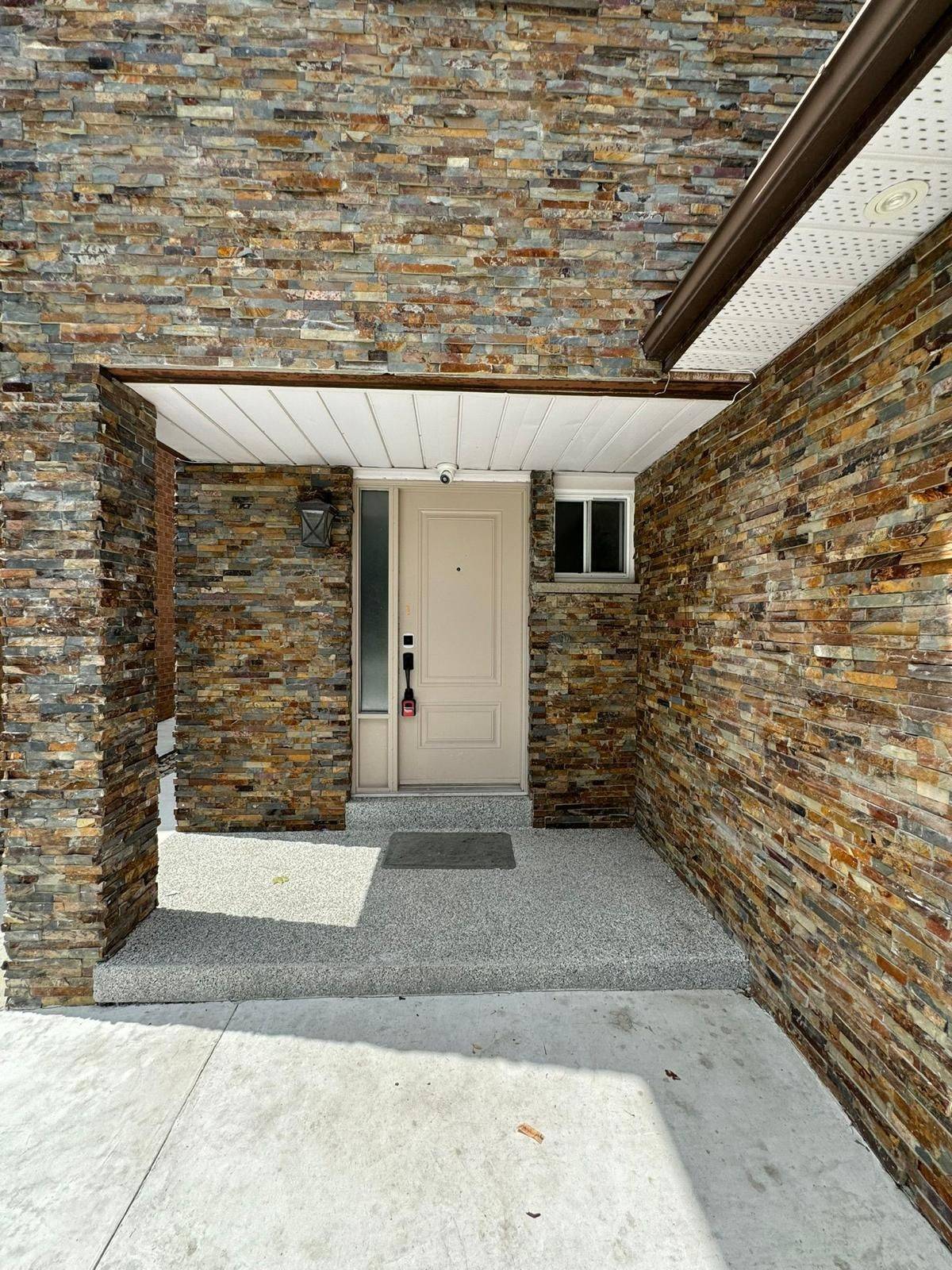 Mississauga, ON L5R 3C4,659 Roselaire TRL