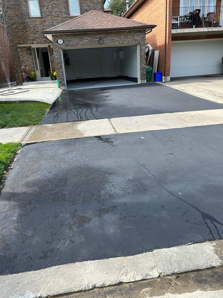 Mississauga, ON L5R 3C4,659 Roselaire TRL