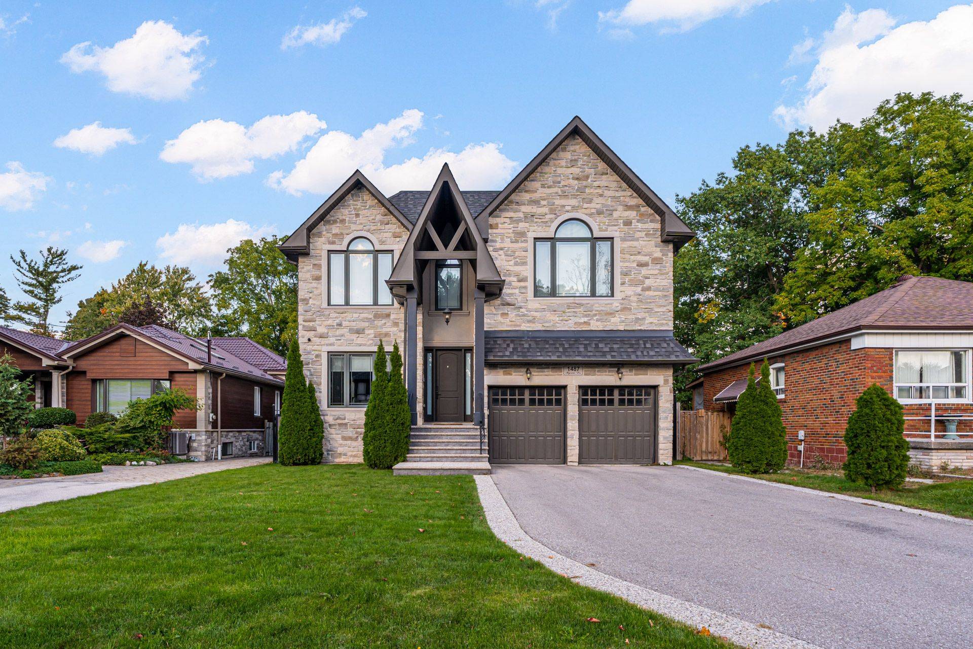 Mississauga, ON L5E 2N5,1487 Myron DR