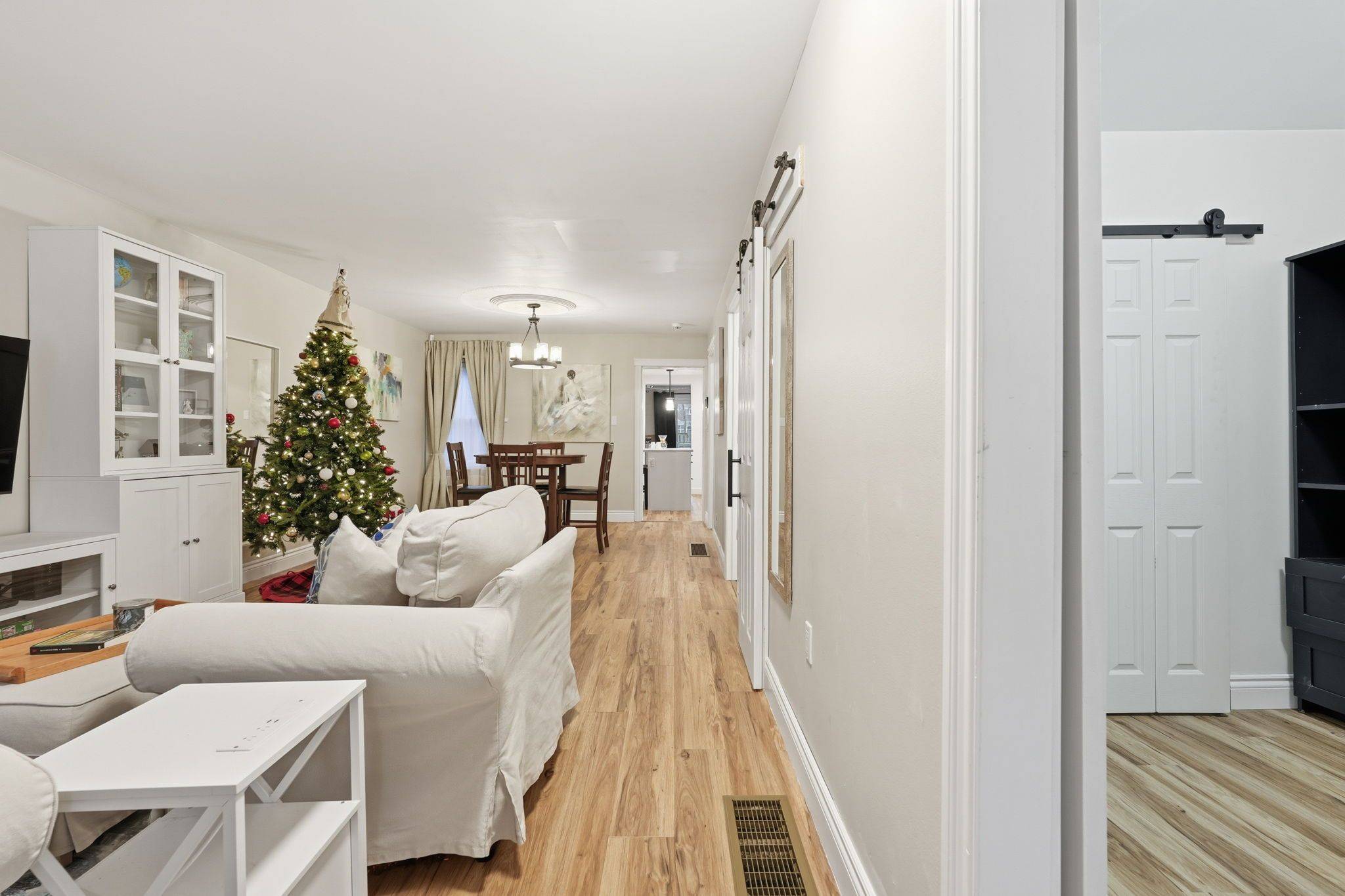 Hamilton, ON L8H 4H6,80 Province ST N