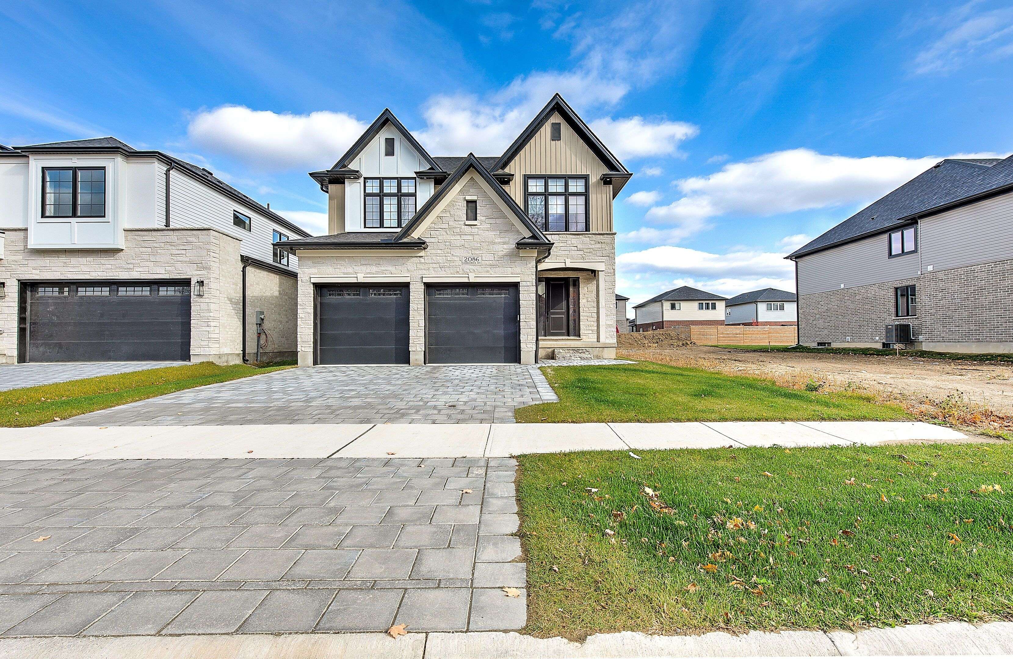 London North, ON N6G 3W3,2086 Saddlerock AVE