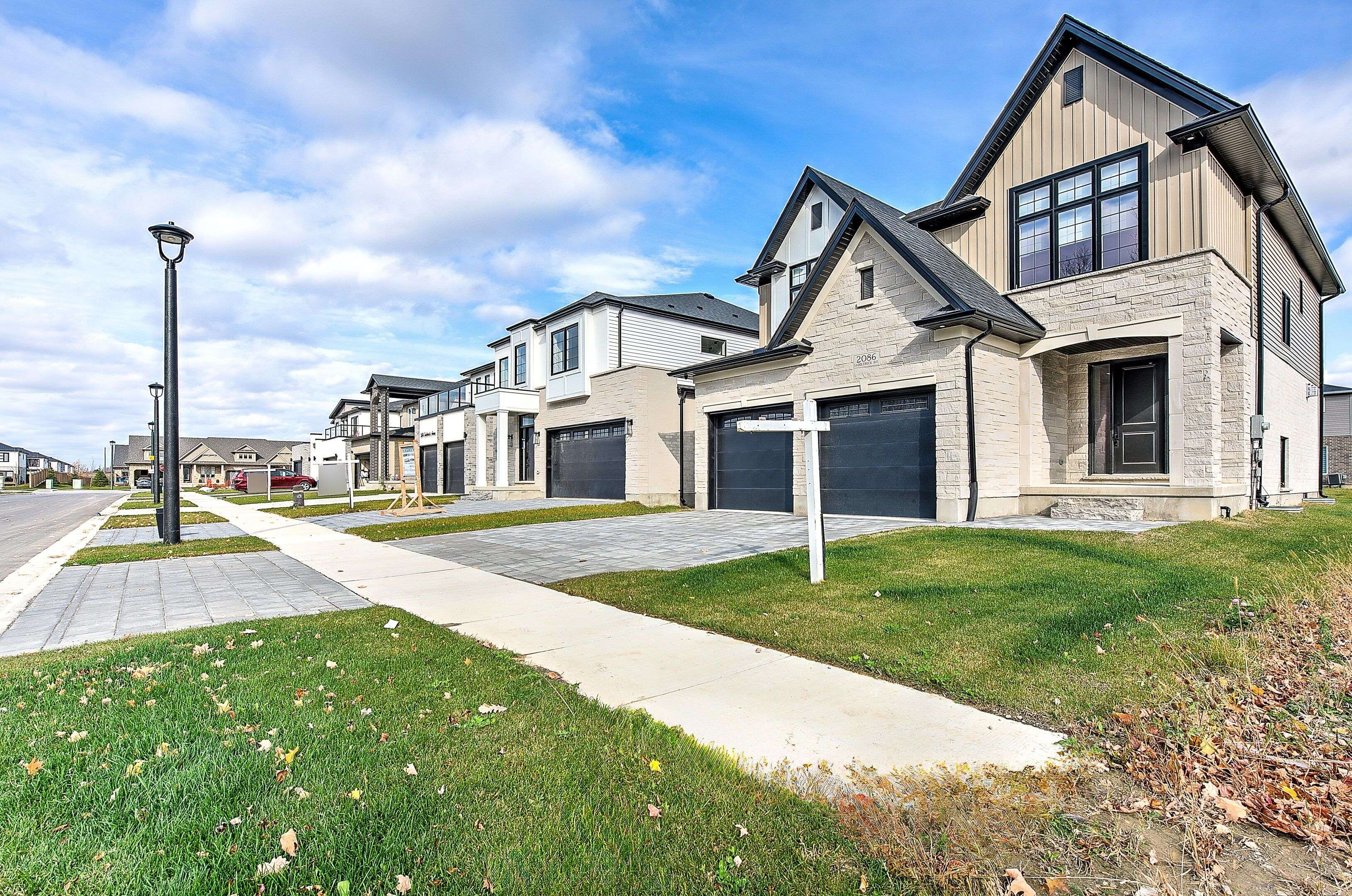 London North, ON N6G 3W3,2086 Saddlerock AVE