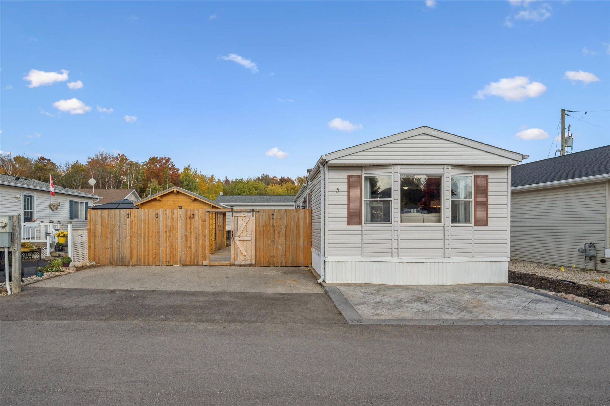 Puslinch, ON N0B 2J0,5 Walnut WAY