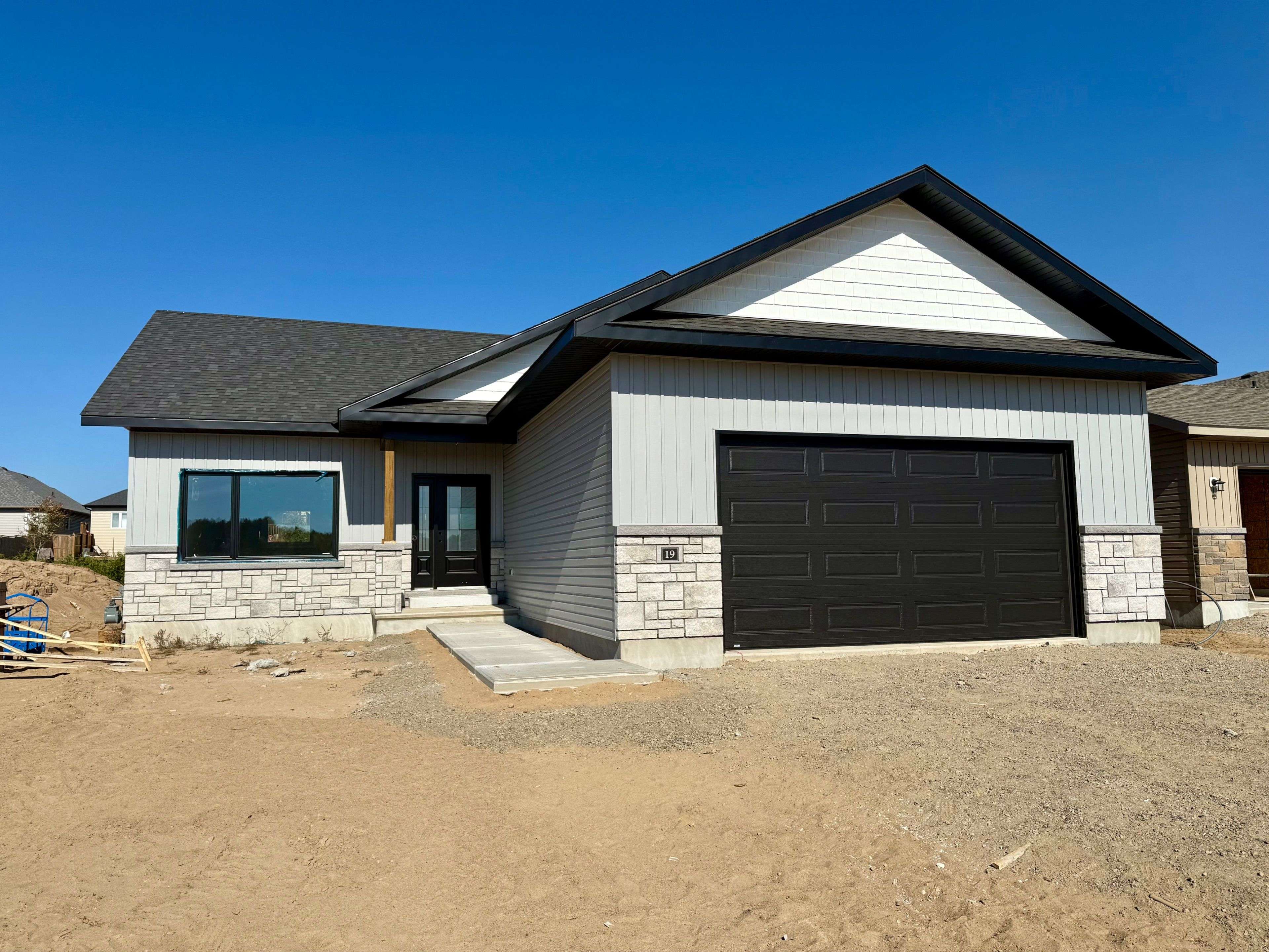 Petawawa, ON K8H 0E5,19 Jade AVE