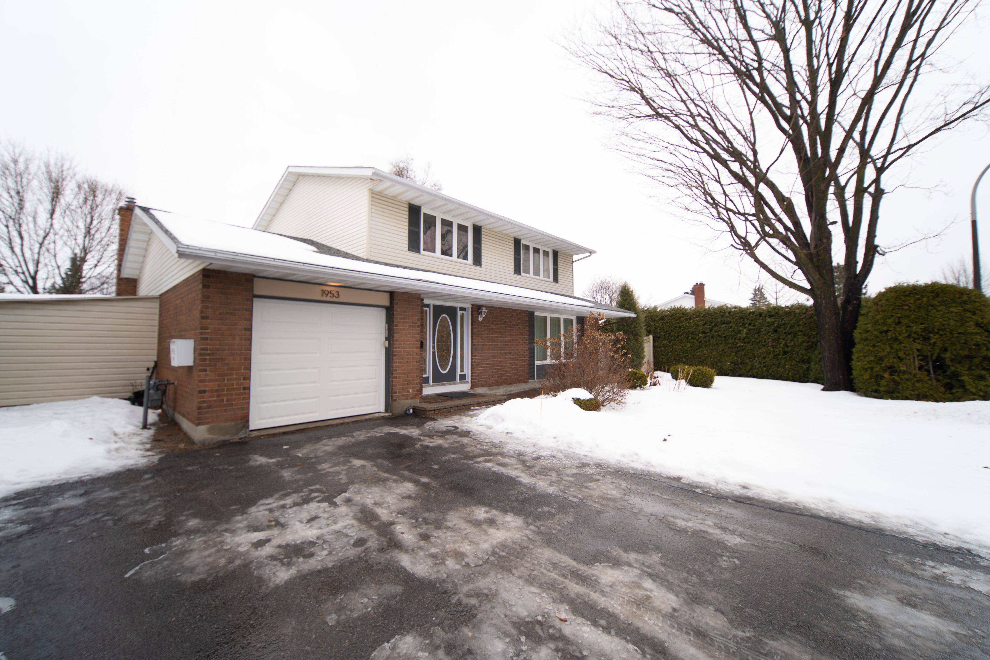 Beacon Hill North - South And Area, ON K1J 8J3,1953 MARQUIS AVE