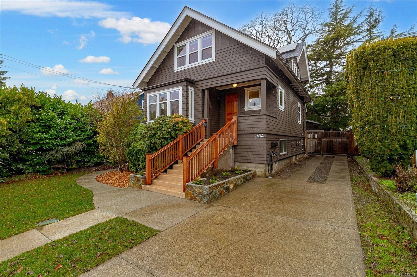 Victoria, BC V8R 3W2,2614 Avebury Ave