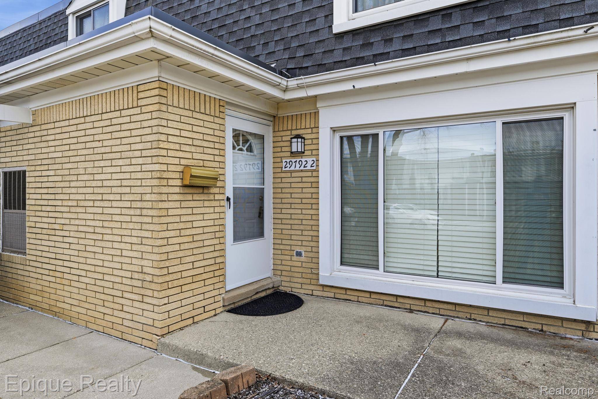 Warren, MI 48093,29792 City Center DR #2