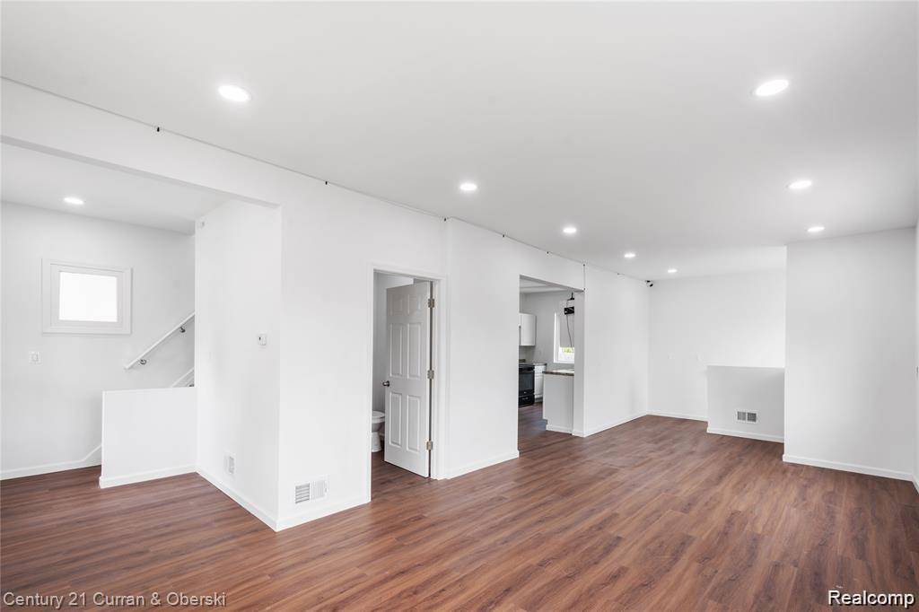 Detroit, MI 48234,19976 Conant ST