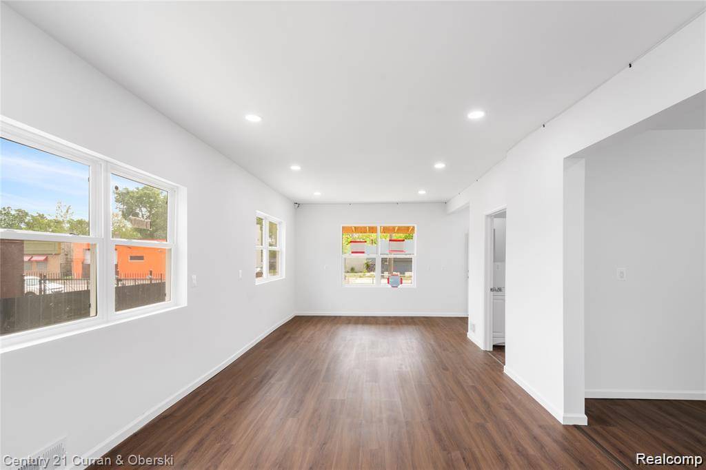 Detroit, MI 48234,19976 Conant ST