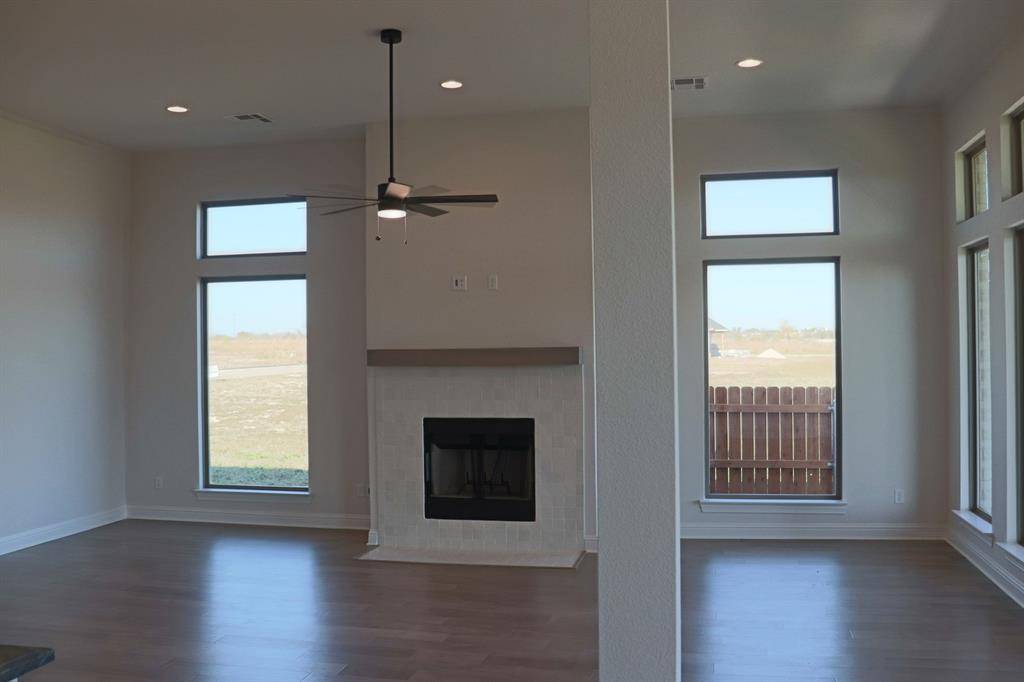 Hewitt, TX 76643,1320 Red Rock