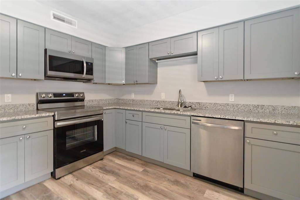 Dallas, TX 75230,10590 High Hollows Drive #287